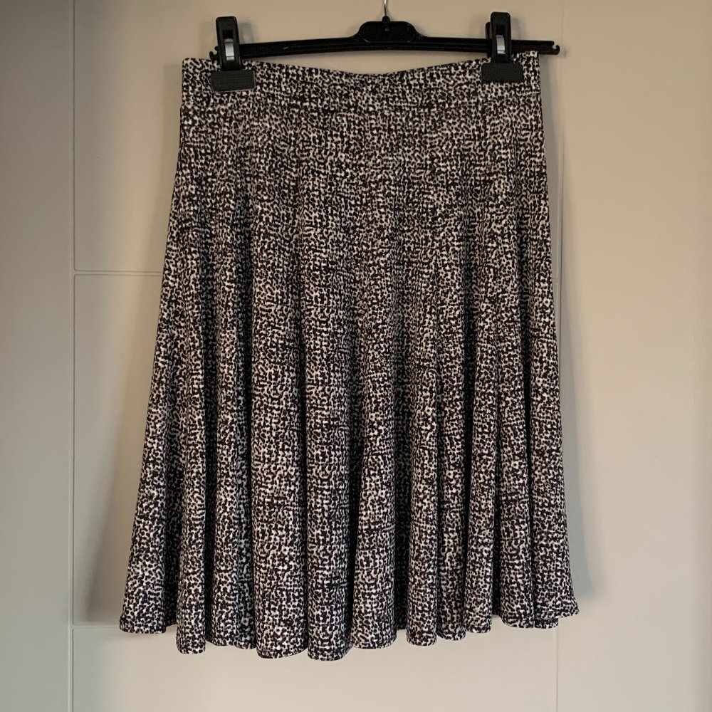 Midi comfortable pull-on black and white skirt